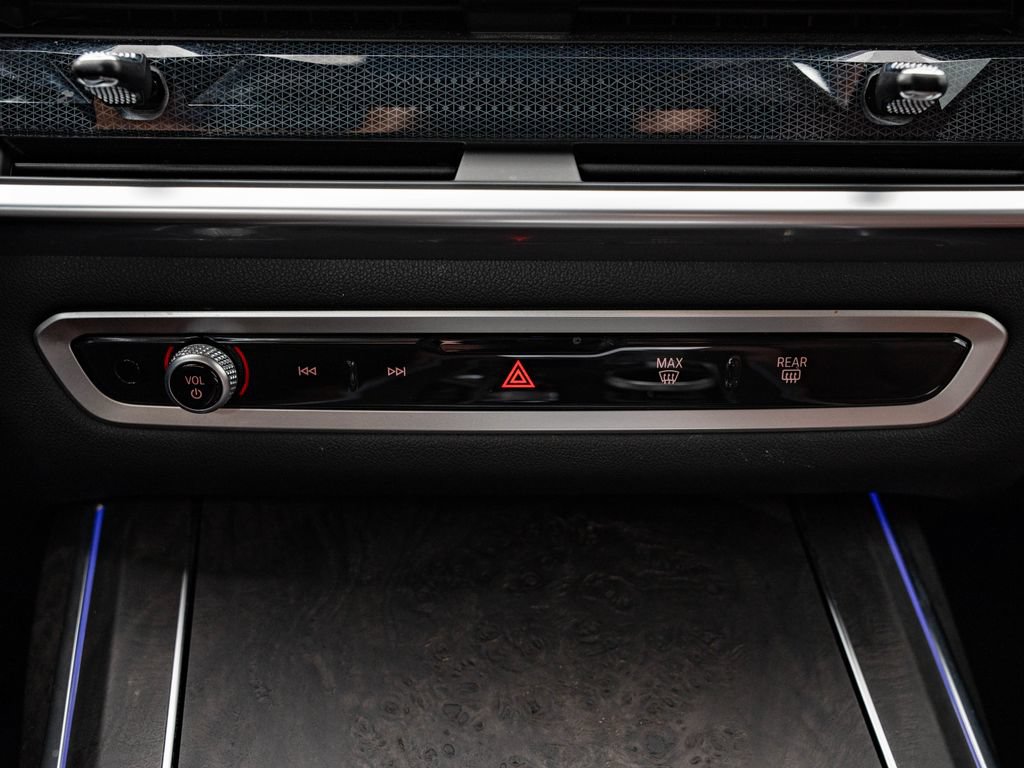 Used 2024 BMW X7 xDrive40i w/ Executive Package AWD/4WD image 38