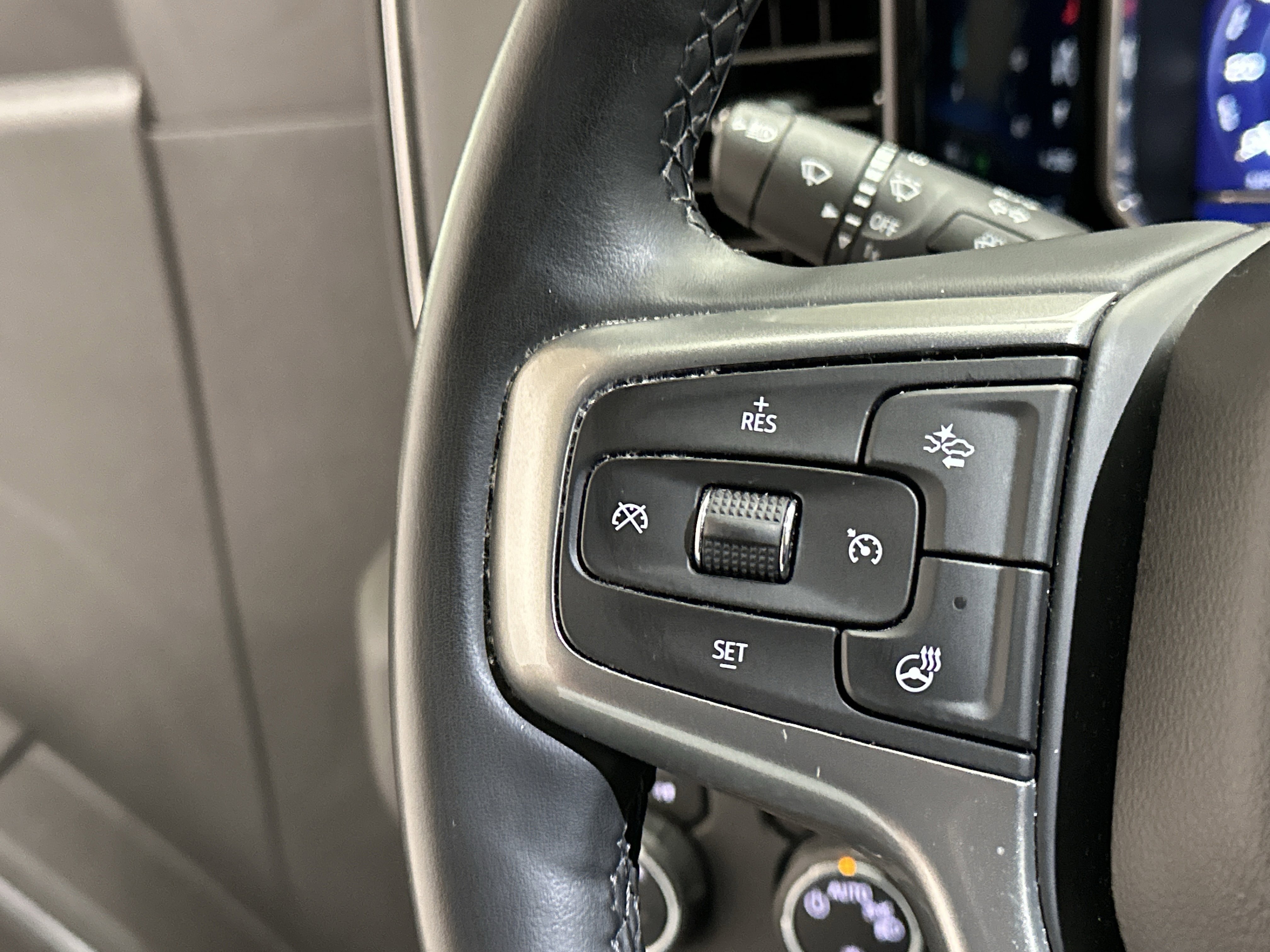 Used 2024 Chevrolet Silverado 1500 LT AWD/4WD image 27