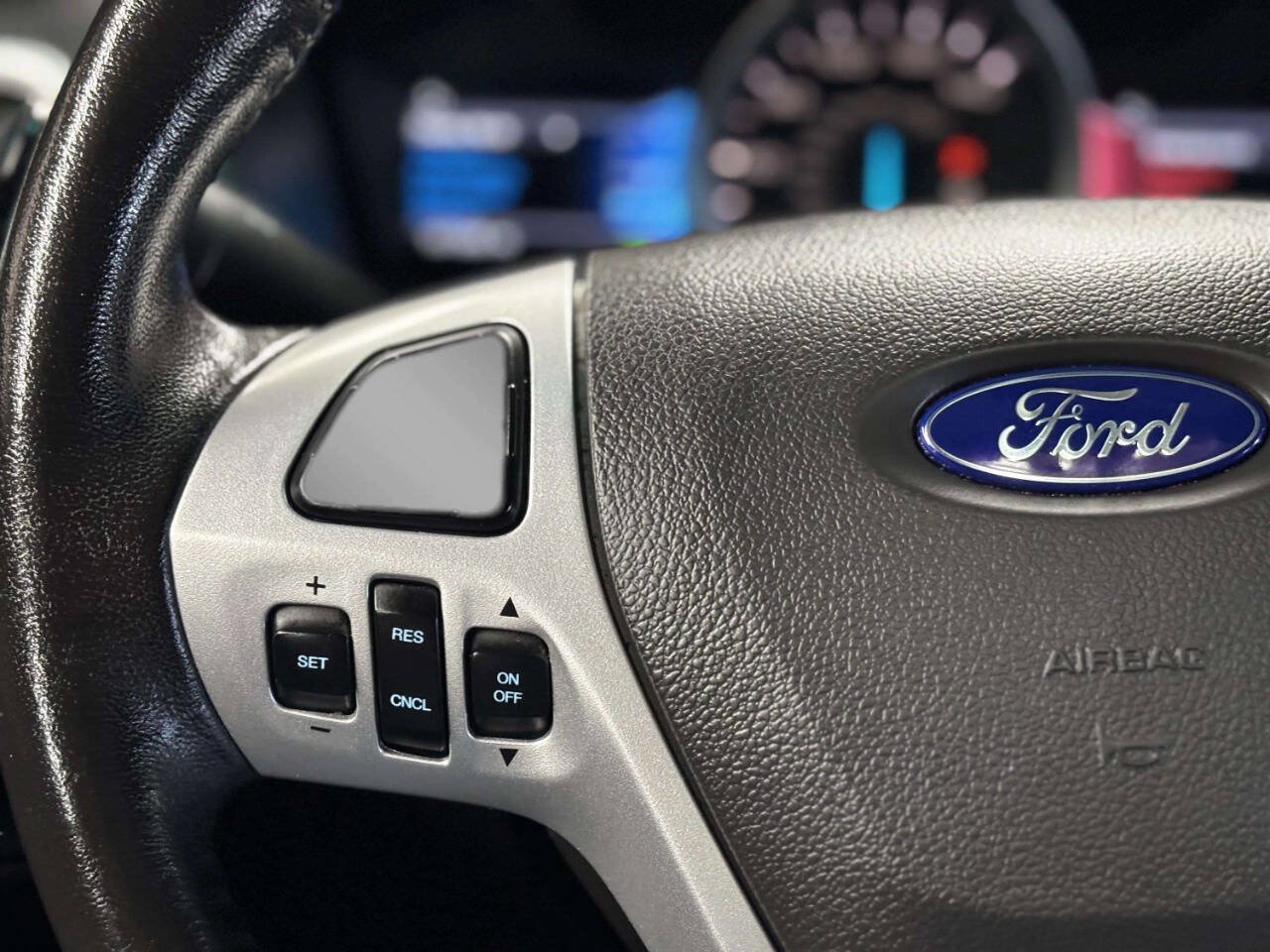 Used 2015 Ford Explorer XLT w/ Equipment Group 202B AWD/4WD image 38