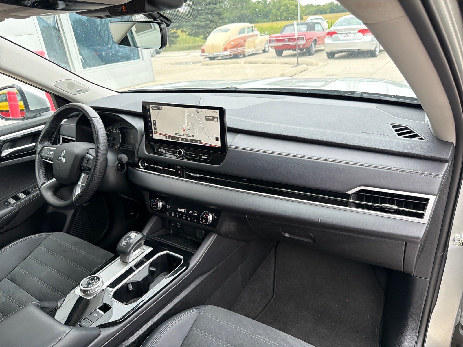 Used 2025 Mitsubishi Outlander SE AWD/4WD image 29