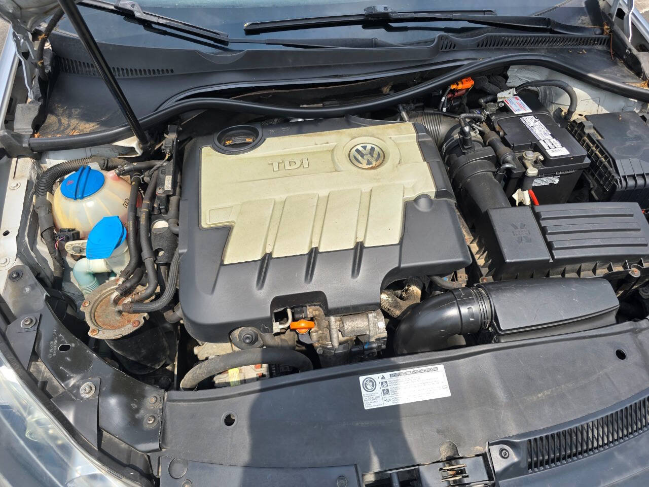 Used 2011 Volkswagen Jetta TDI FWD image 29