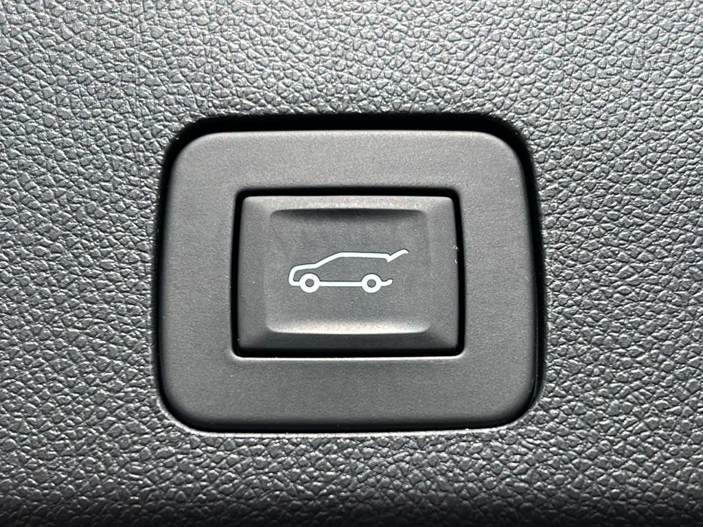 Used 2023 Buick Encore GX Essence w/ Advanced Technology Package AWD/4WD image 37