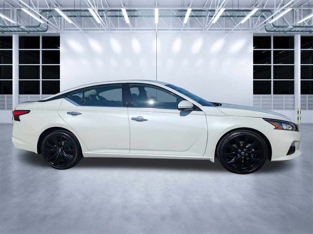 Used 2021 Nissan Altima 2.5 Platinum image 2