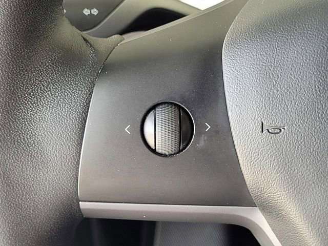 Used 2021 Tesla Model Y Long Range AWD/4WD image 24