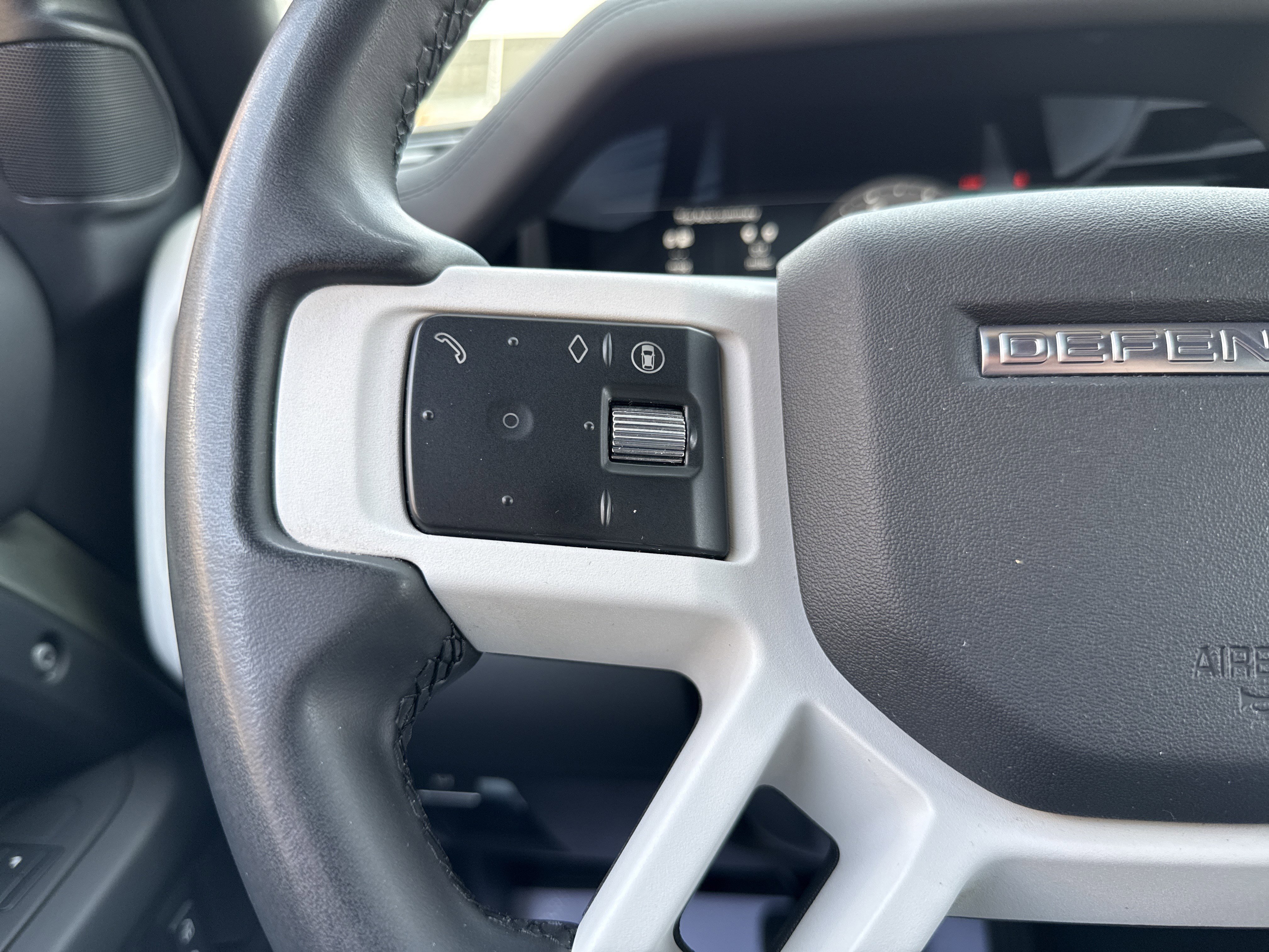 Used 2025 Land Rover Defender 110 S AWD/4WD image 18