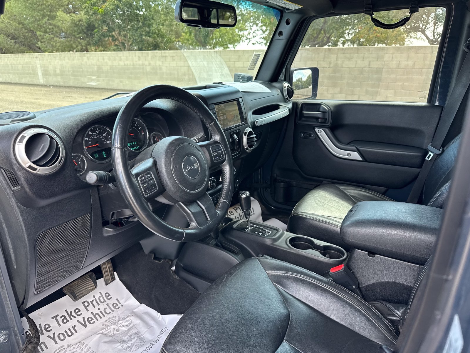 Used 2016 Jeep Wrangler Unlimited Sahara w/ Connectivity Group AWD/4WD image 12
