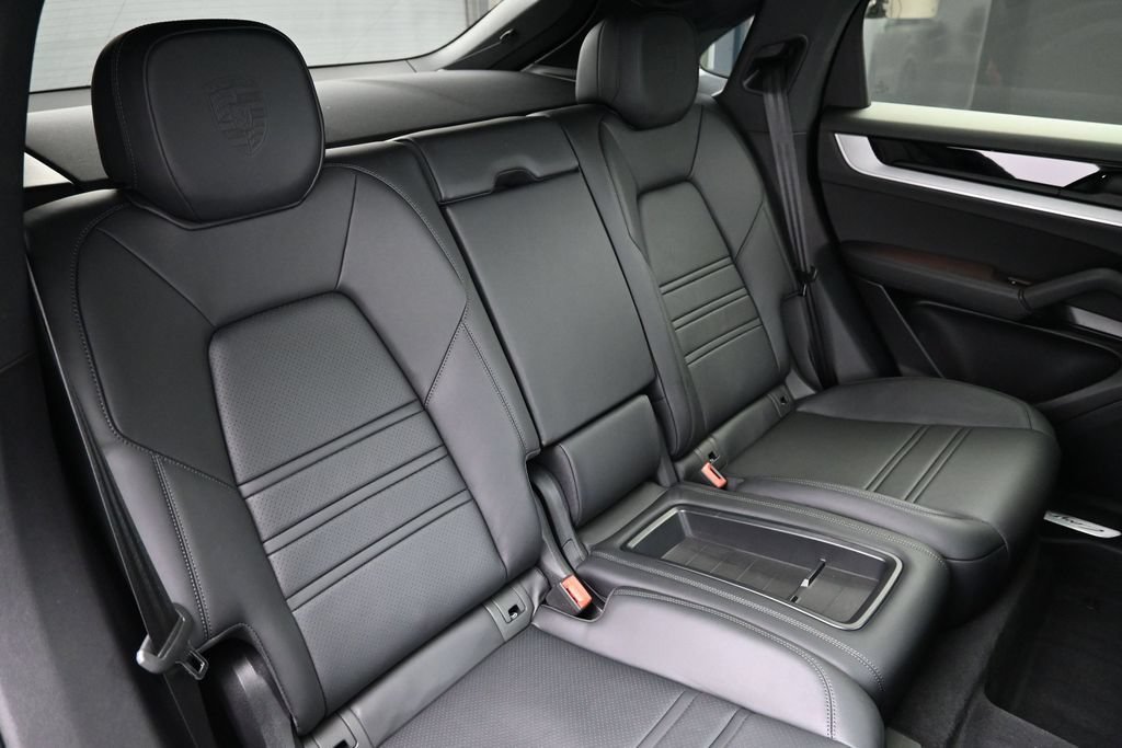 Certified 2026 Porsche Cayenne Coupe AWD/4WD image 29