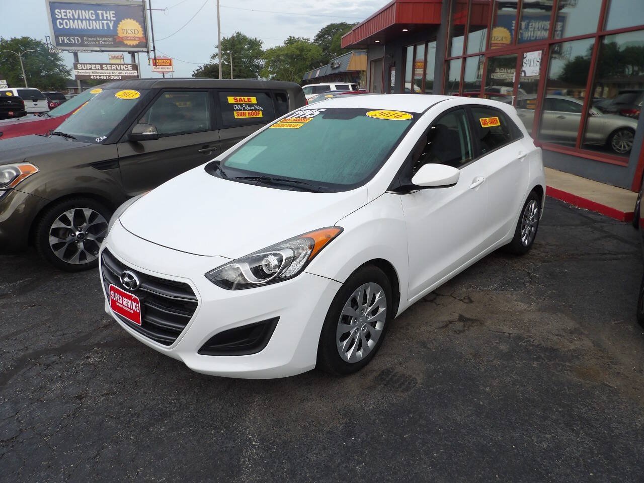 Used 2016 Hyundai Elantra GT FWD image 1
