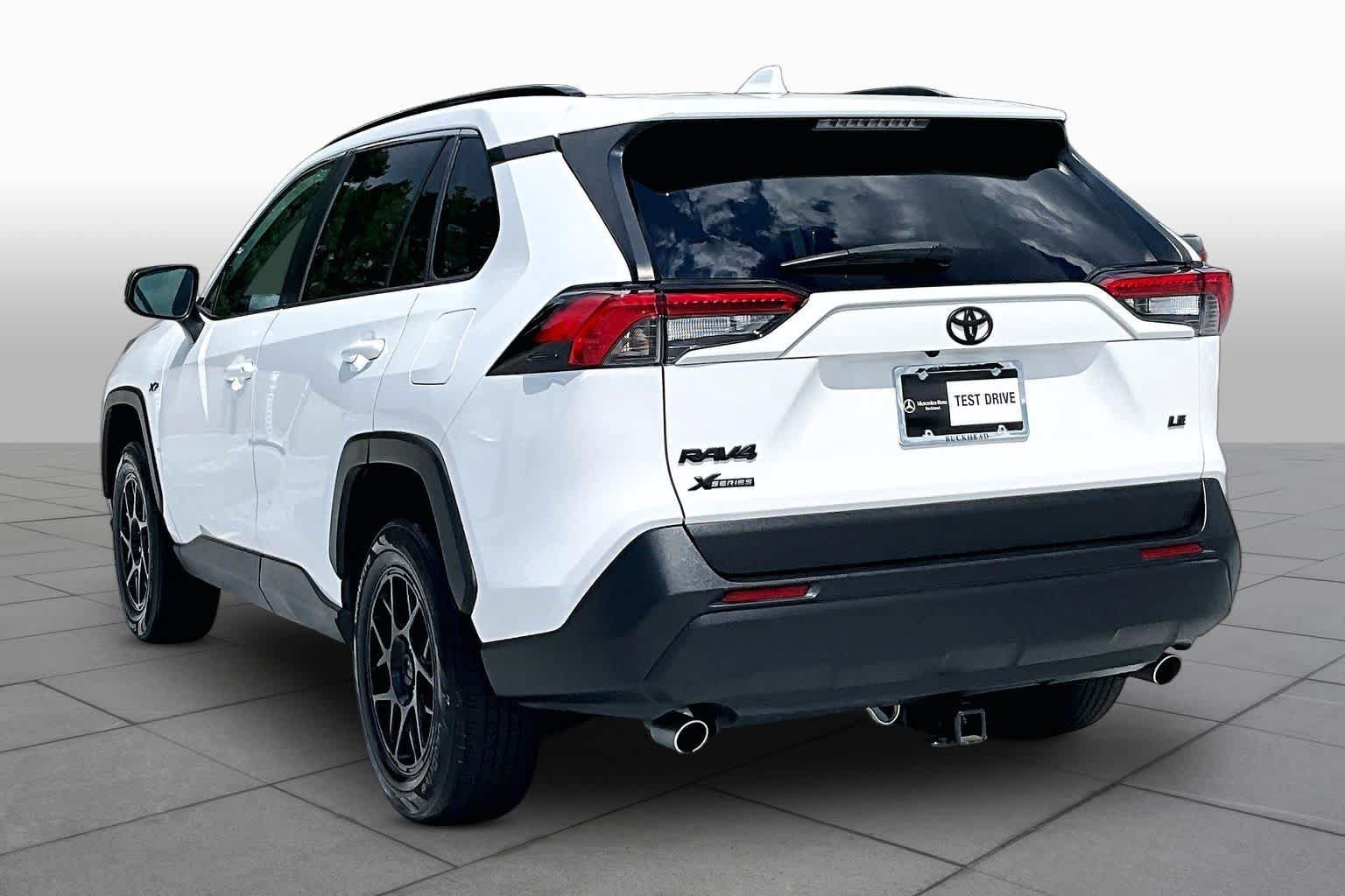 Used 2021 Toyota RAV4 LE FWD image 12
