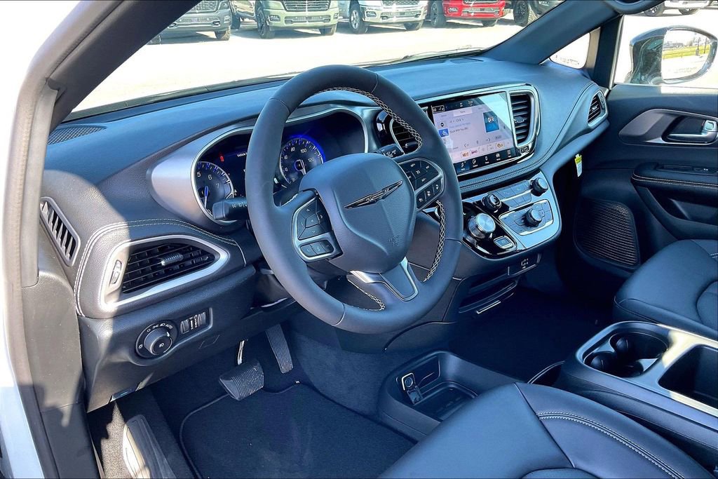 New 2026 Chrysler Pacifica Select FWD image 6