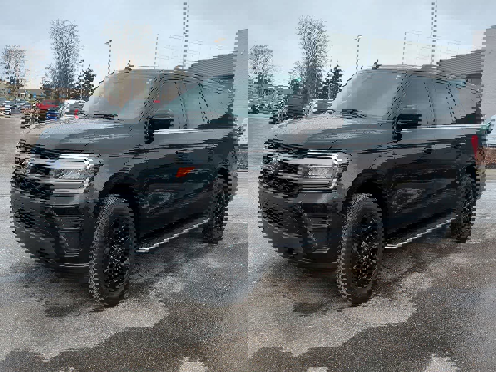 Used 2023 Ford Expedition Max XLT image 4