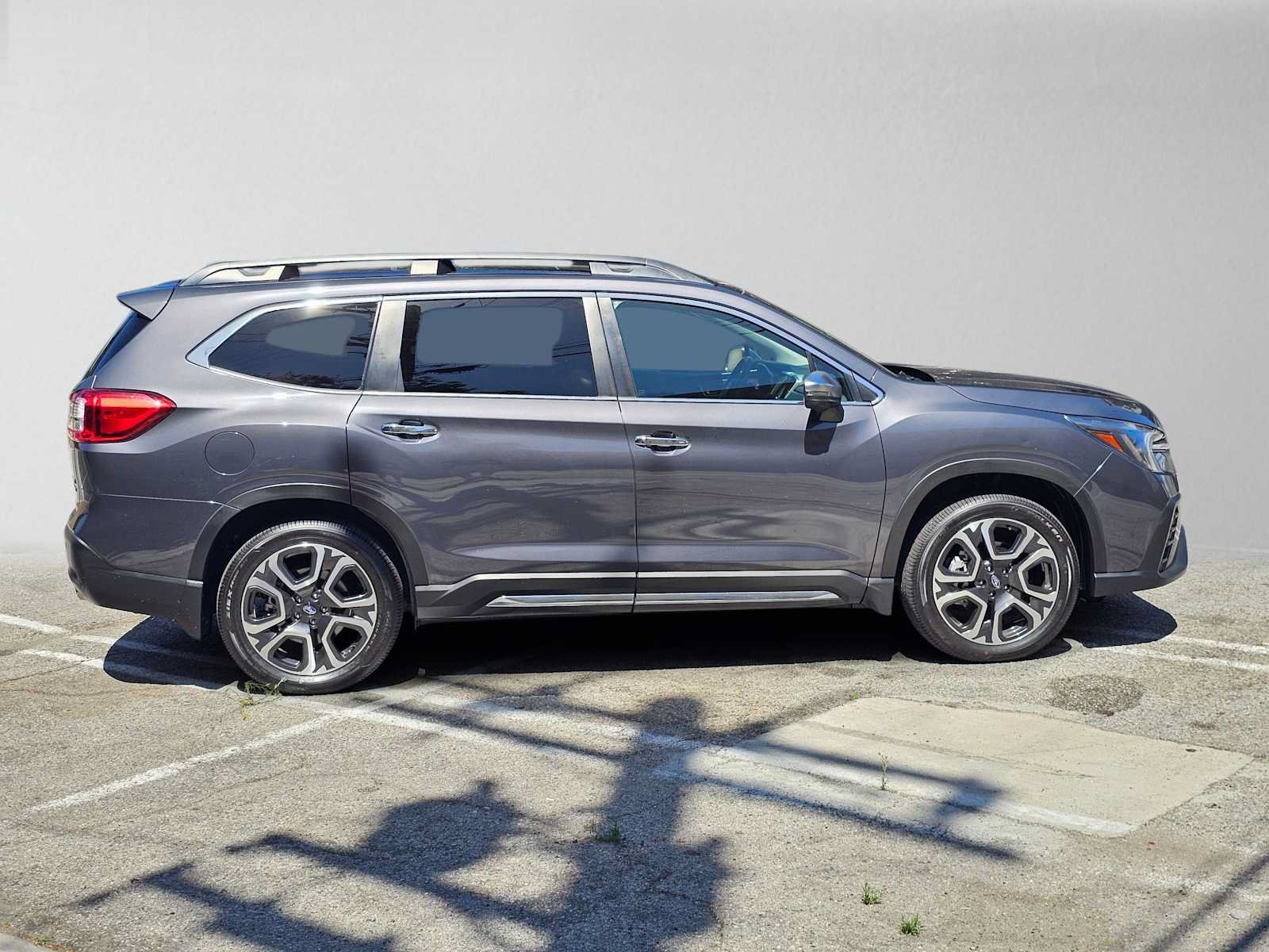 Used 2023 Subaru Ascent Touring AWD/4WD image 2