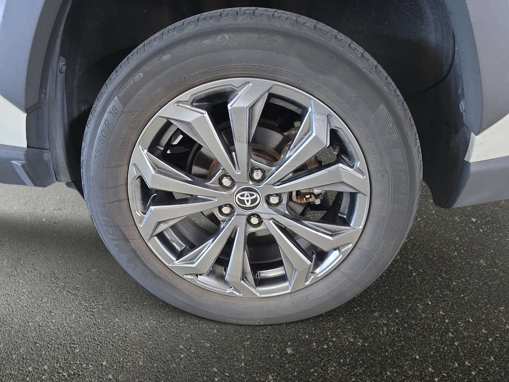 Used 2022 Toyota RAV4 XLE Premium AWD/4WD image 29