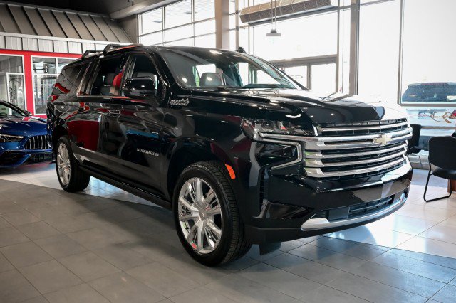 Used 2024 Chevrolet Suburban High Country AWD/4WD image 3