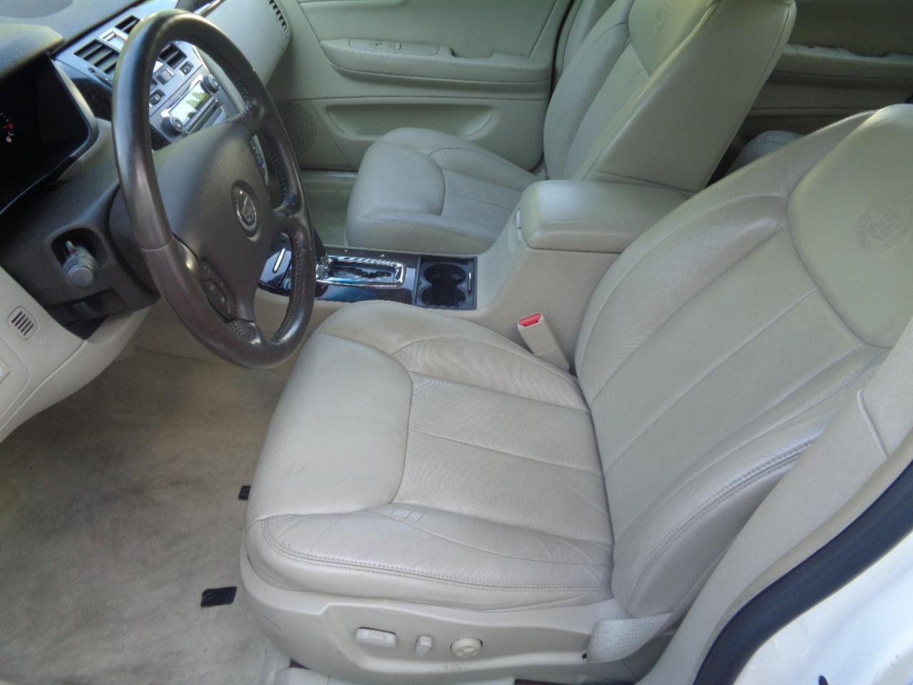 Used 2011 Cadillac DTS Luxury FWD image 23