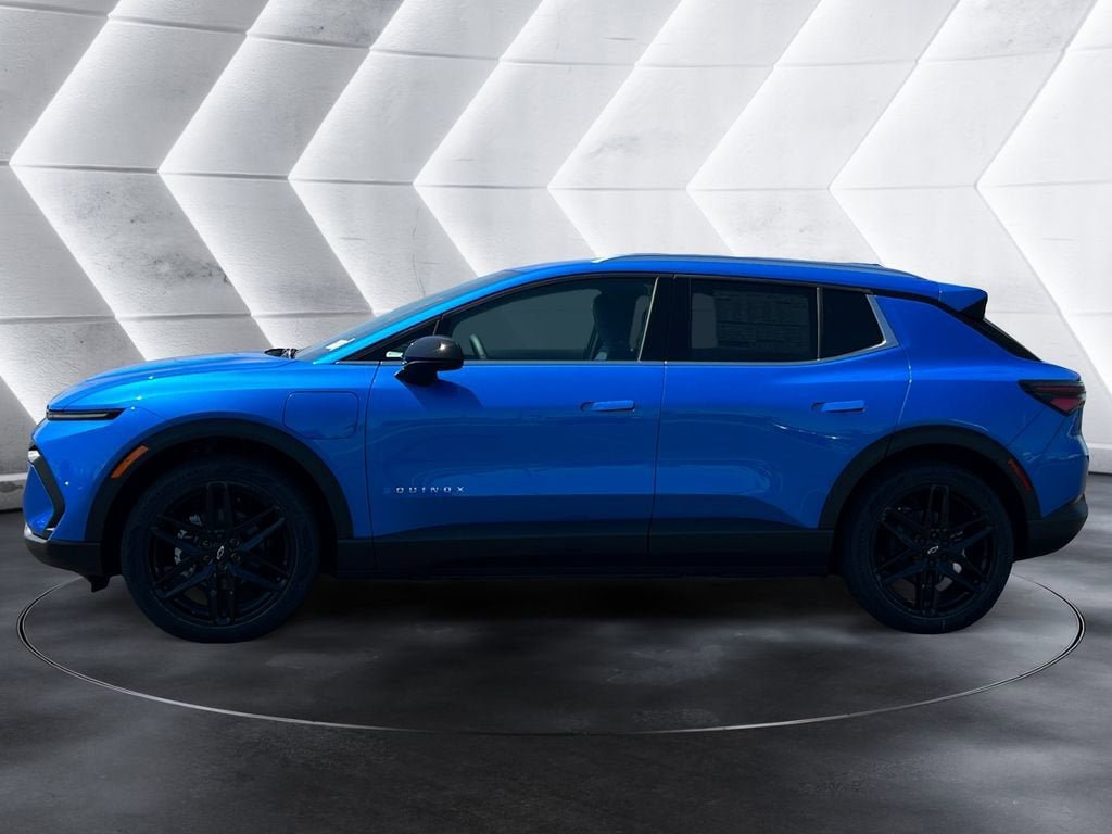 New 2026 Chevrolet Equinox EV LT w/ LPO, Blackout Package FWD image 2
