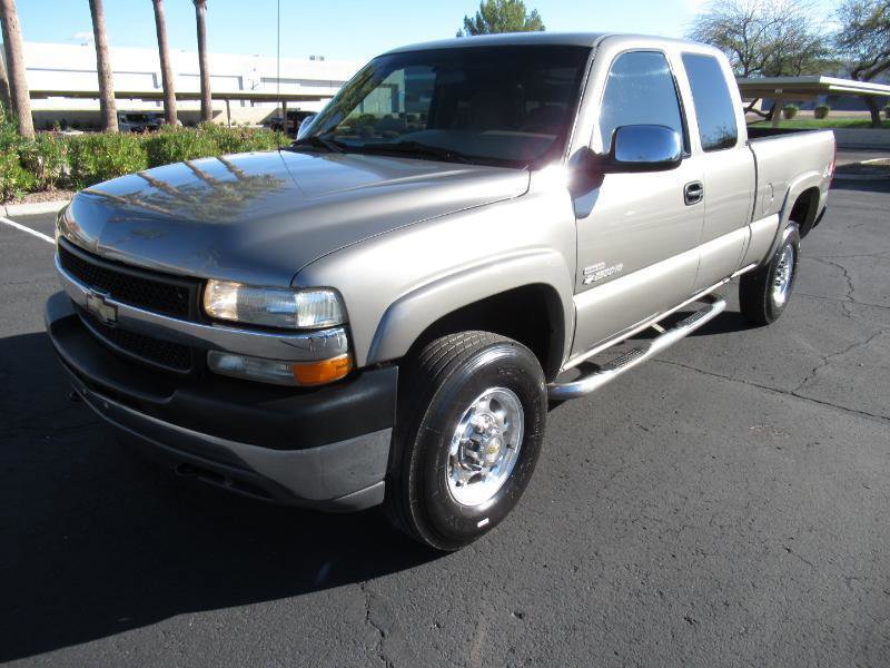 Used 2002 Chevrolet Silverado 2500 LS w/ Off-Road Skid Plate Pkg AWD/4WD image 2