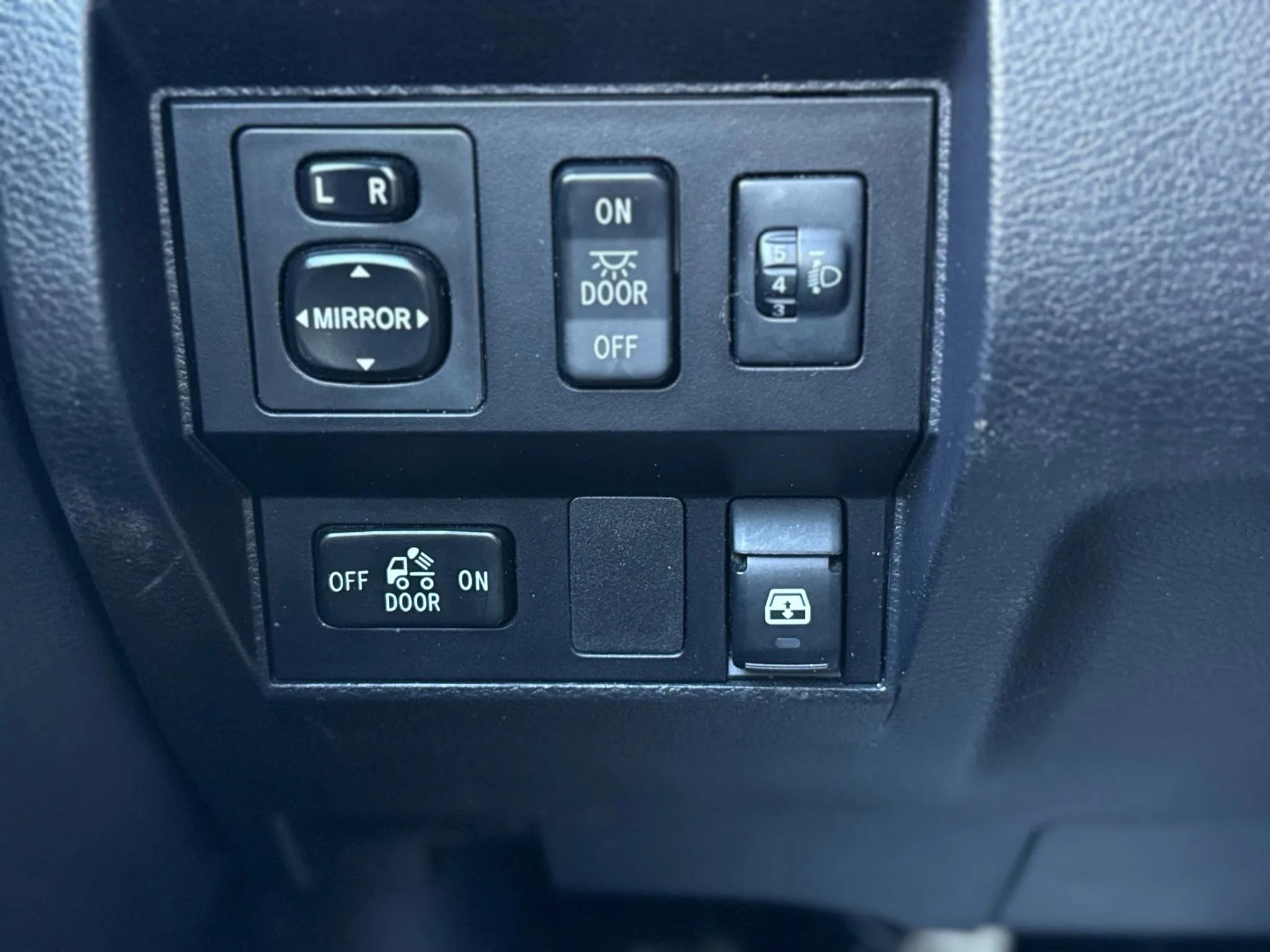 Used 2017 Toyota Tundra SR5 image 29