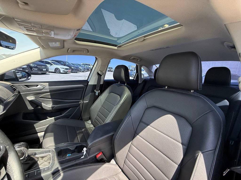 Used 2024 Volkswagen Jetta SE w/ Panoramic Sunroof Package FWD image 13