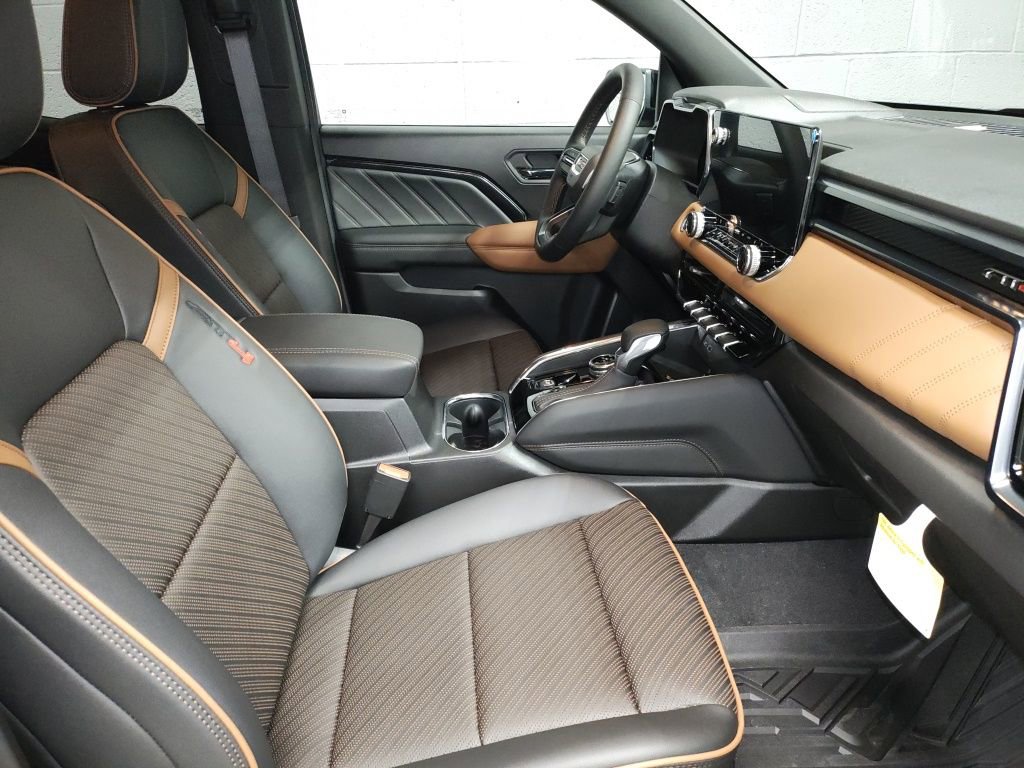 New 2026 GMC Canyon AT4 w/ AT4 Premium Package image 7