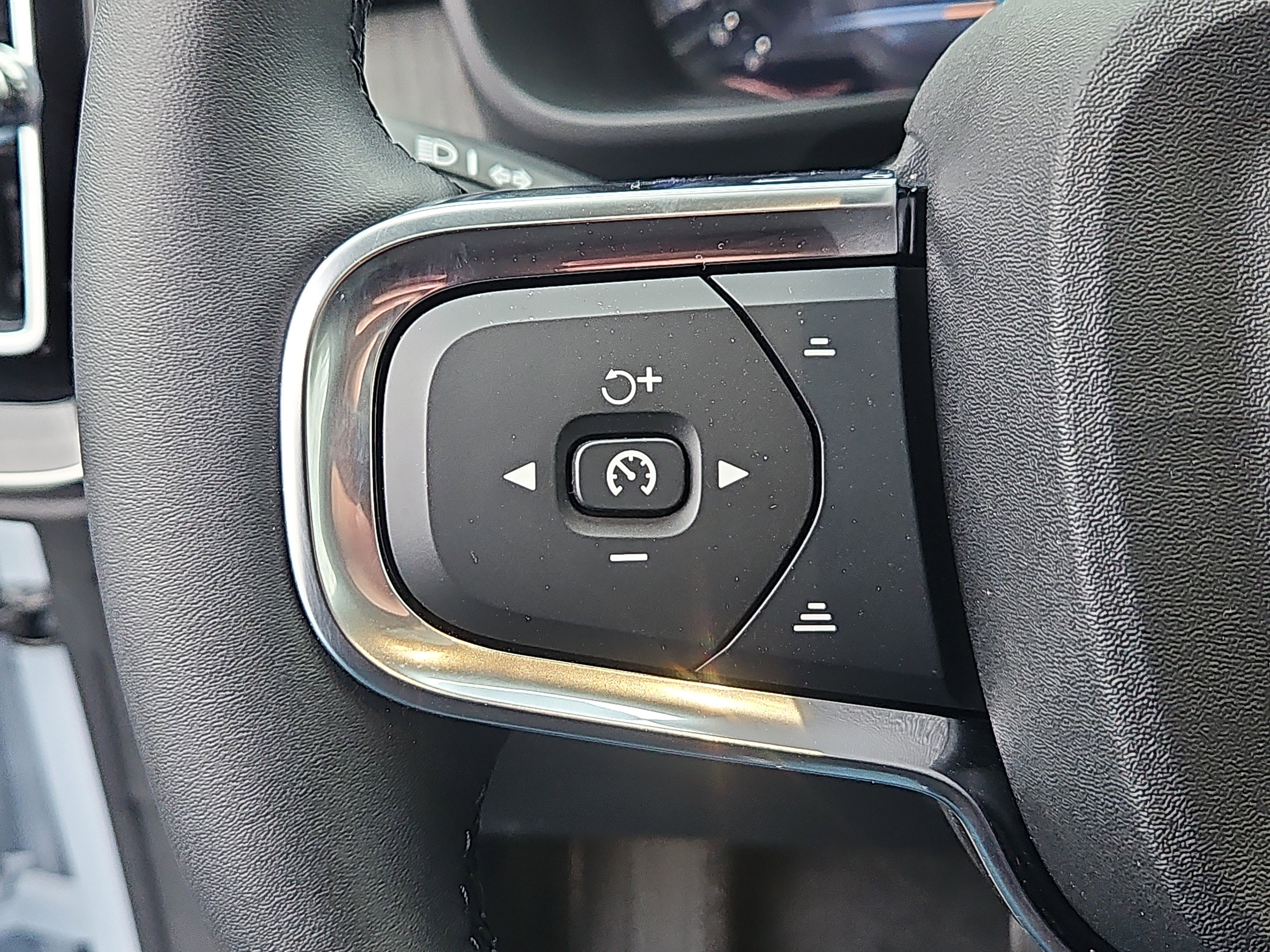 New 2026 Volvo XC40 B5 Plus w/ Protection Package Premier image 16