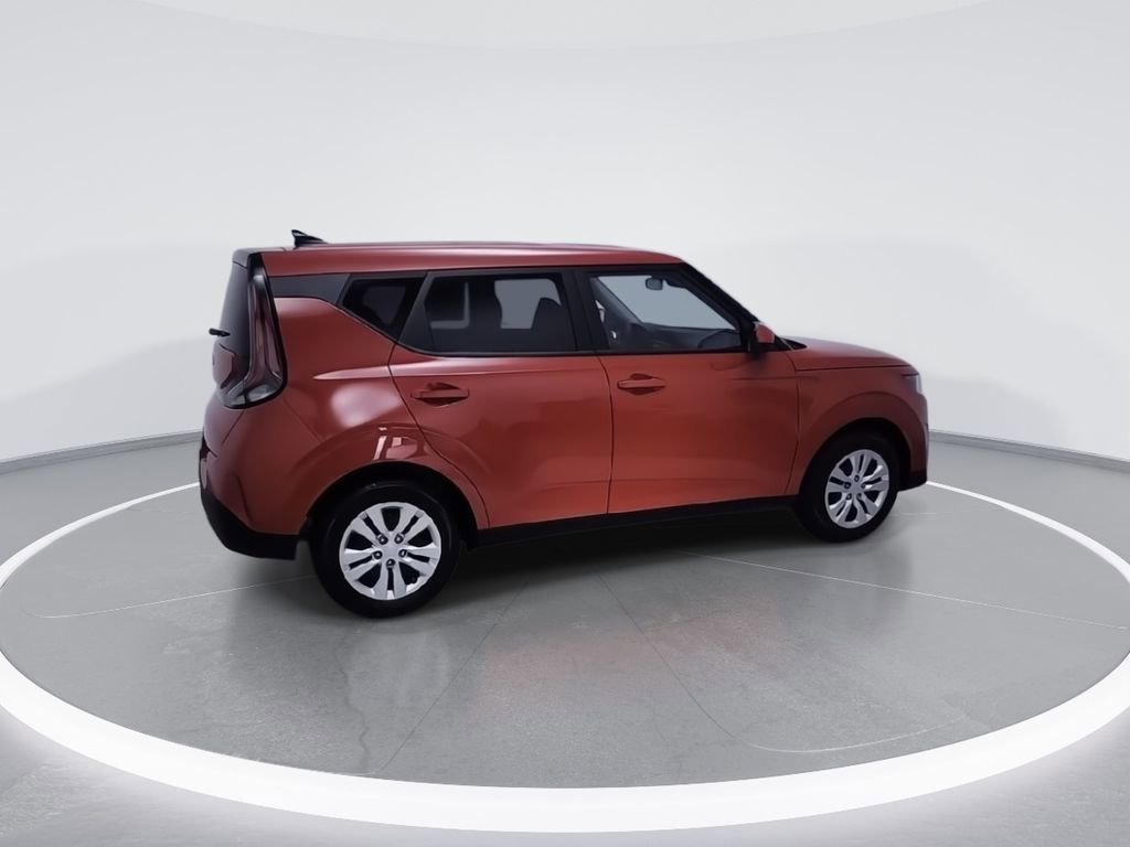 Used 2025 Kia Soul LX FWD image 9