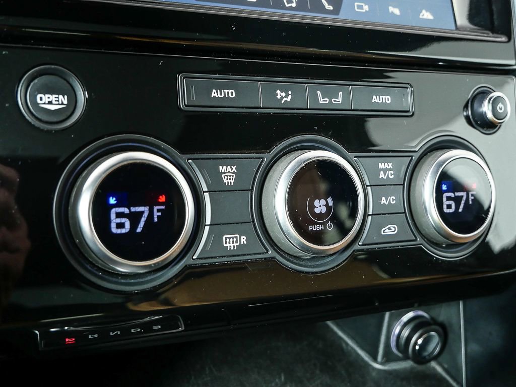 Used 2018 Land Rover Discovery HSE image 17