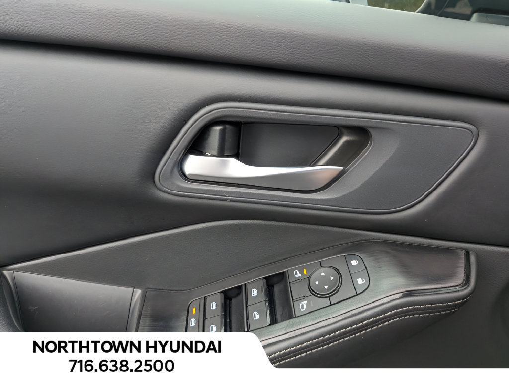 Used 2026 Nissan Rogue SV AWD/4WD image 28