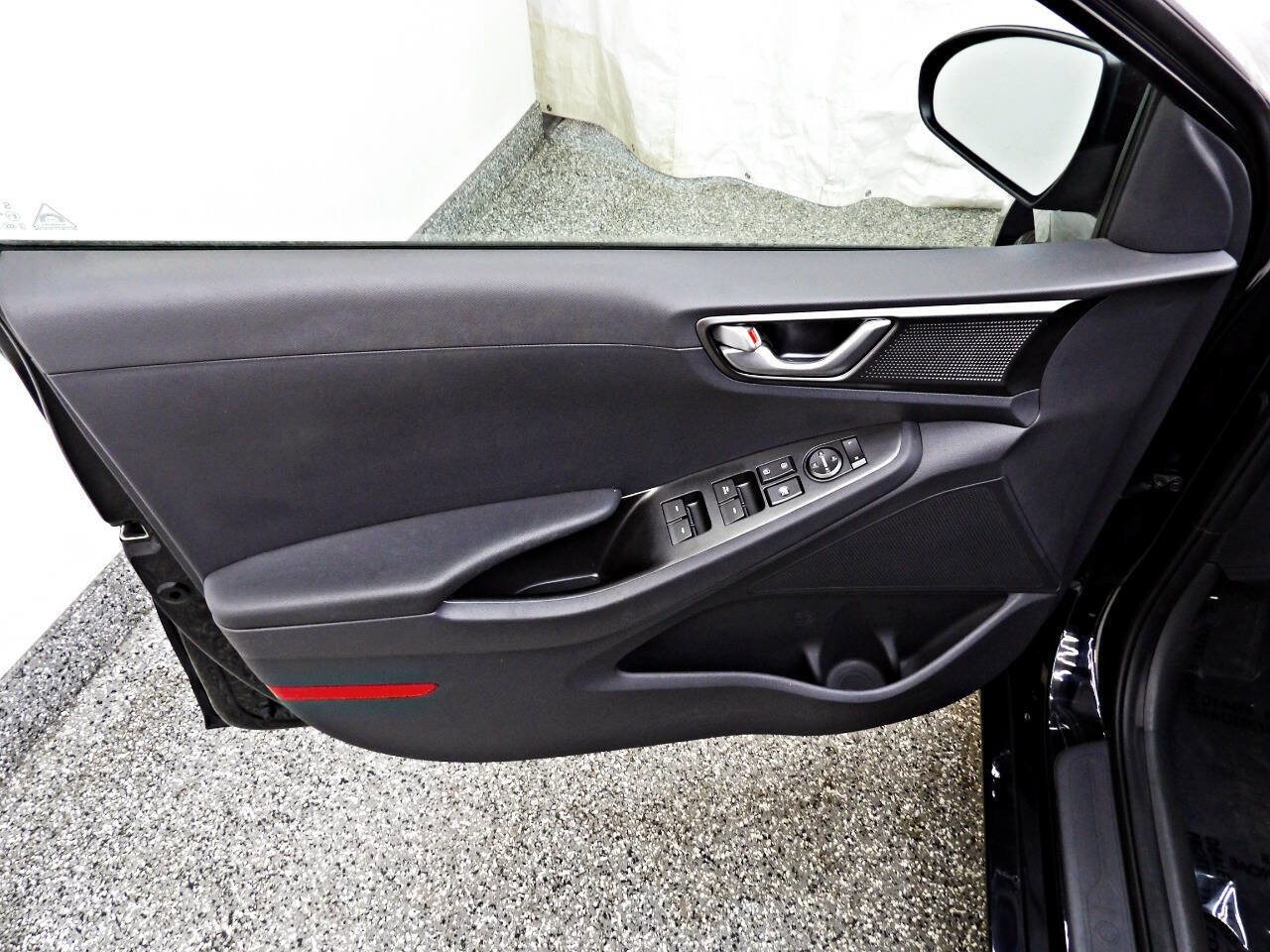 Used 2020 Hyundai Ioniq SE image 7