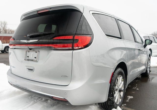 New 2026 Chrysler Pacifica Select image 5