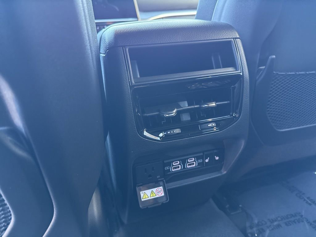 New 2025 Jeep Grand Cherokee Limited w/ Luxury Tech Group II image 16