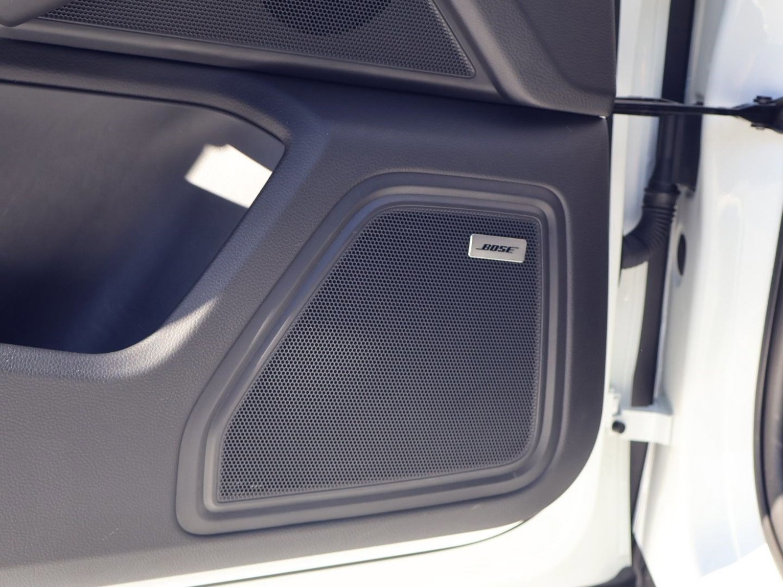 Certified 2025 Porsche Macan image 14