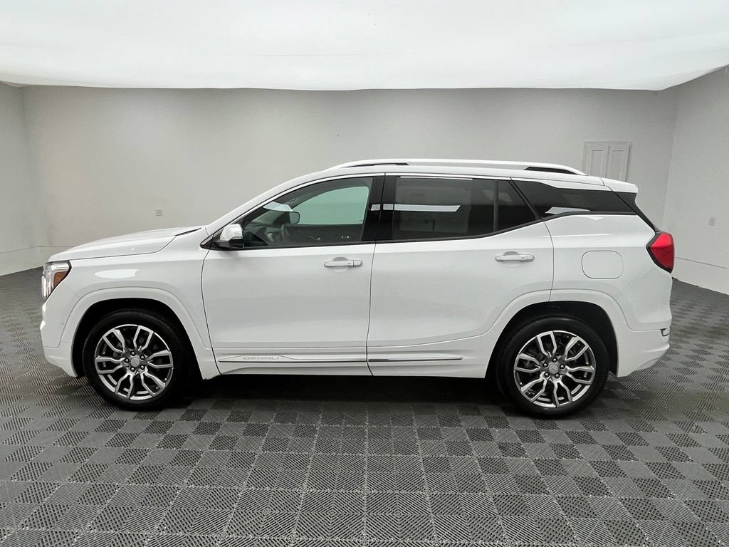 Used 2024 GMC Terrain Denali w/ Denali Premium Package AWD/4WD image 14