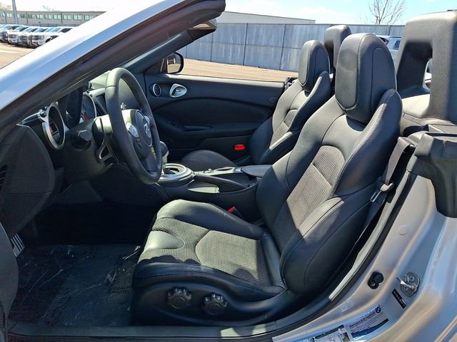 Used 2018 Nissan 370Z Touring Sport RWD image 12