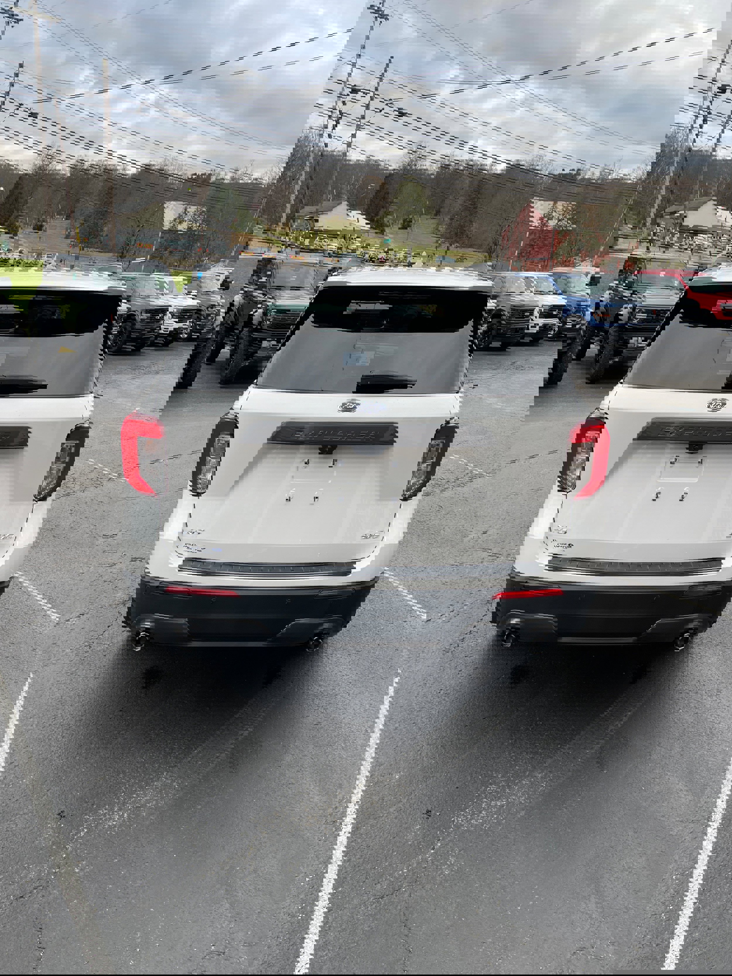 Used 2021 Ford Explorer XLT w/ Equipment Group 202A image 7