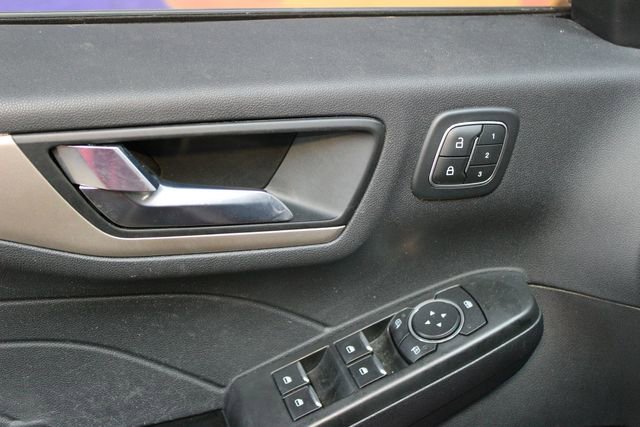 Used 2022 Ford Escape SEL w/ Technology Package image 18