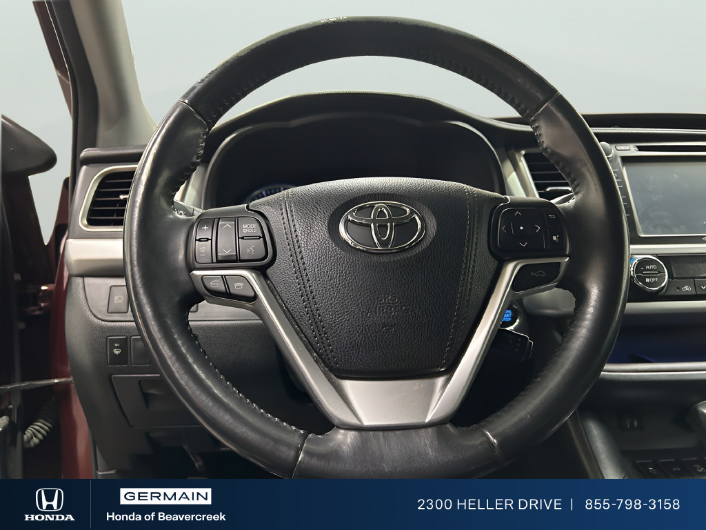 Used 2015 Toyota Highlander Limited w/ Driver Technology Package AWD/4WD image 16