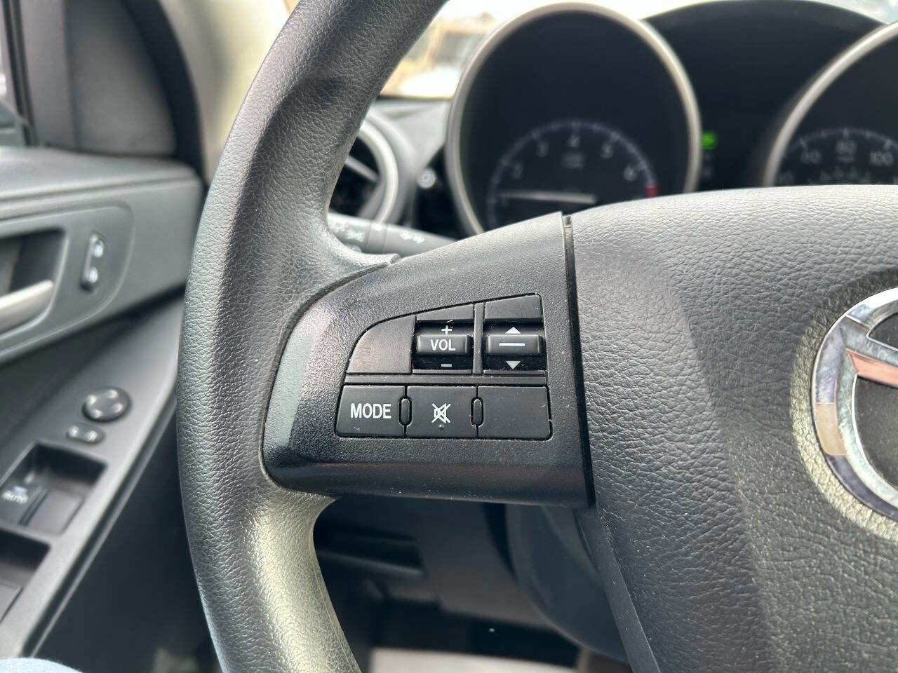 Used 2012 MAZDA MAZDA3 i Sport image 24