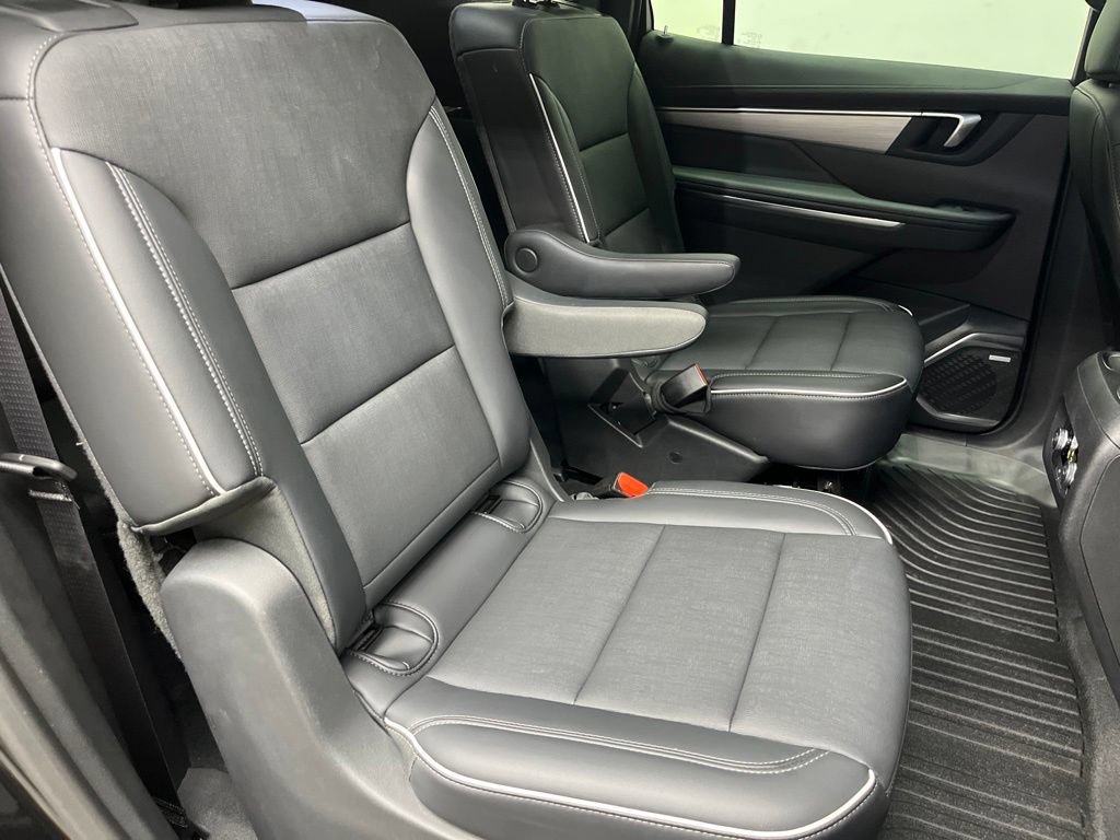 Used 2025 Buick Enclave Preferred FWD image 23