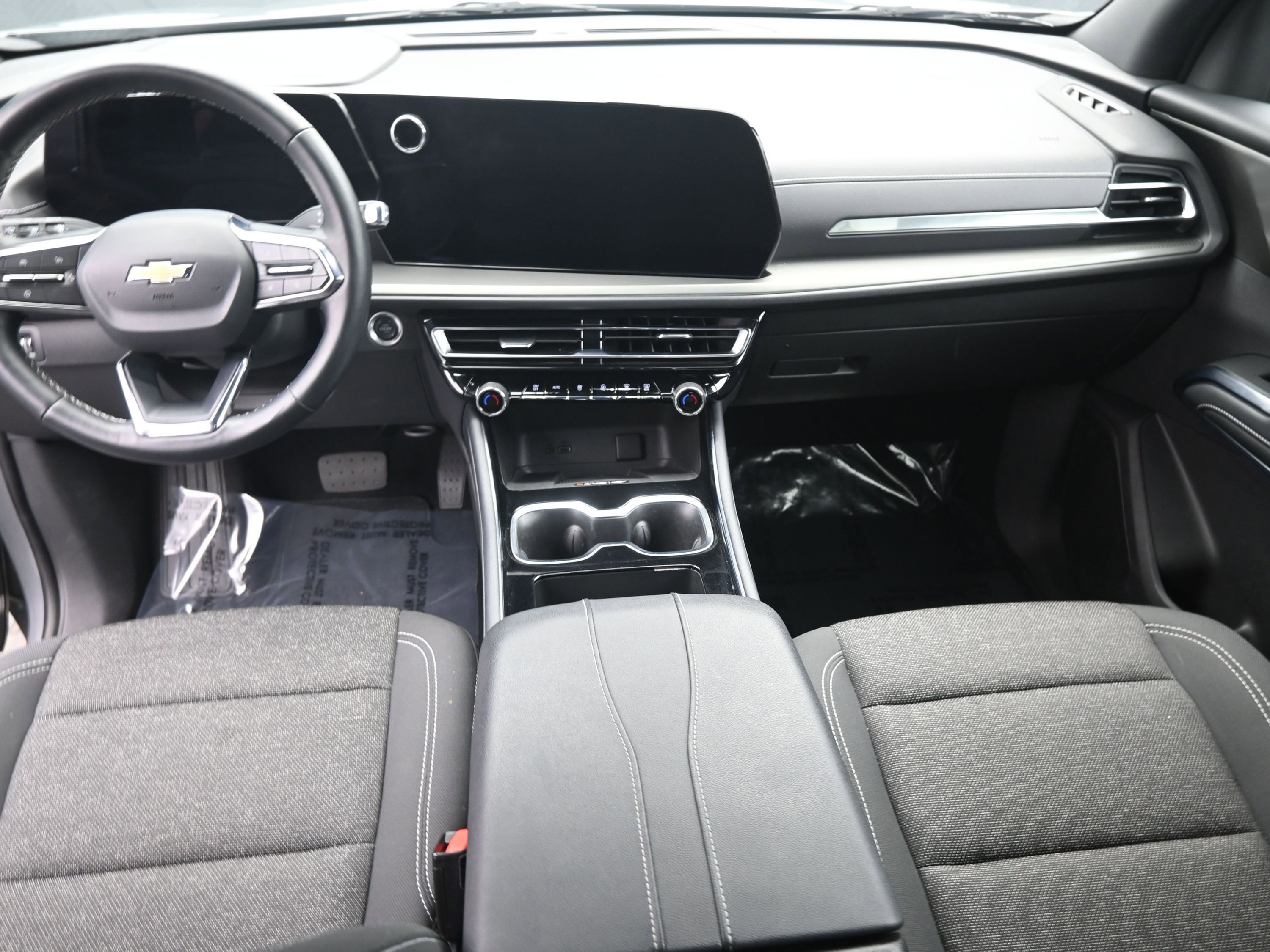 Used 2025 Chevrolet Traverse LT image 16