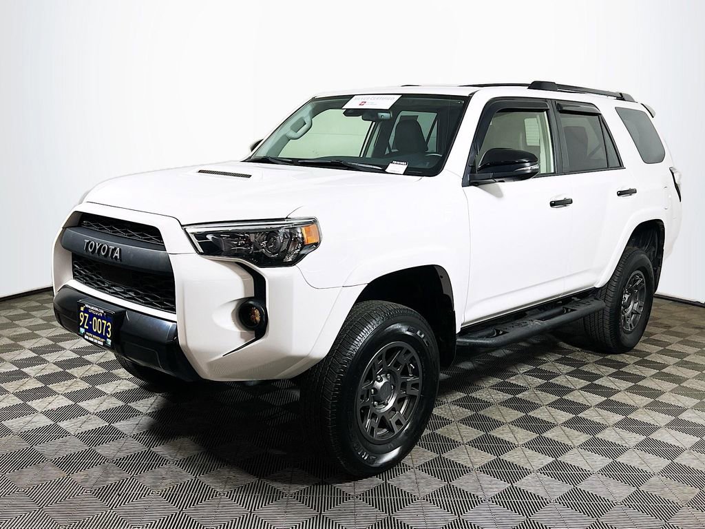 Certified 2020 Toyota 4Runner Venture w/ Moonroof Package AWD/4WD image 4