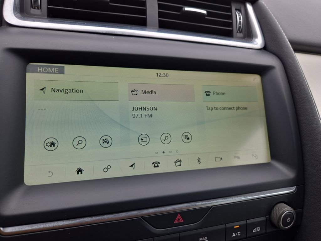 Used 2019 Jaguar E-PACE R-Dynamic SE image 44