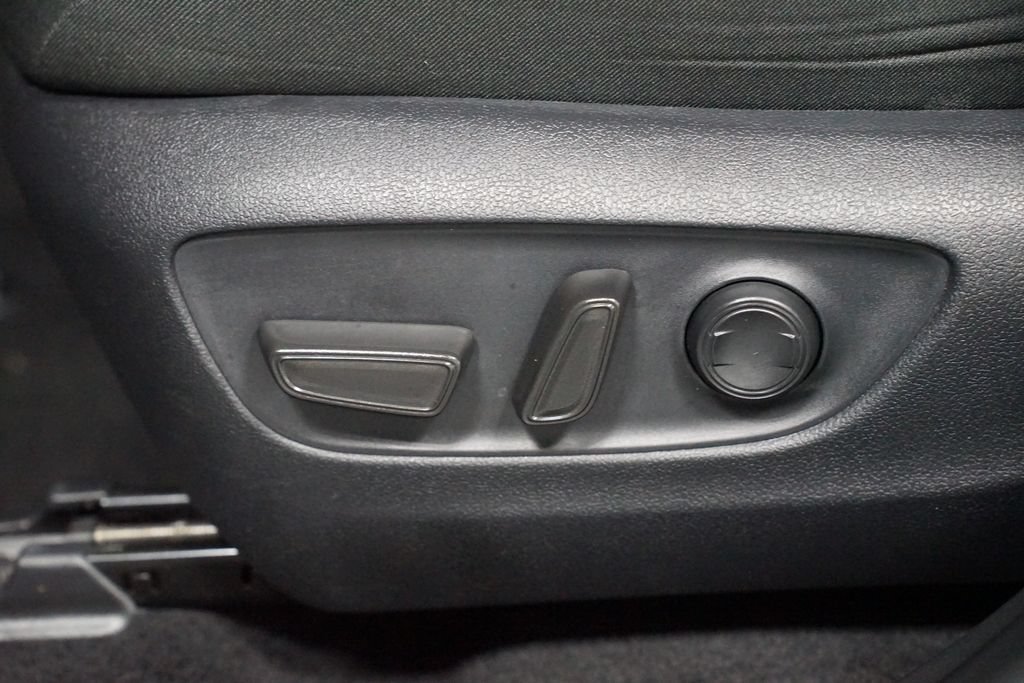 Certified 2025 Toyota RAV4 XLE FWD image 33