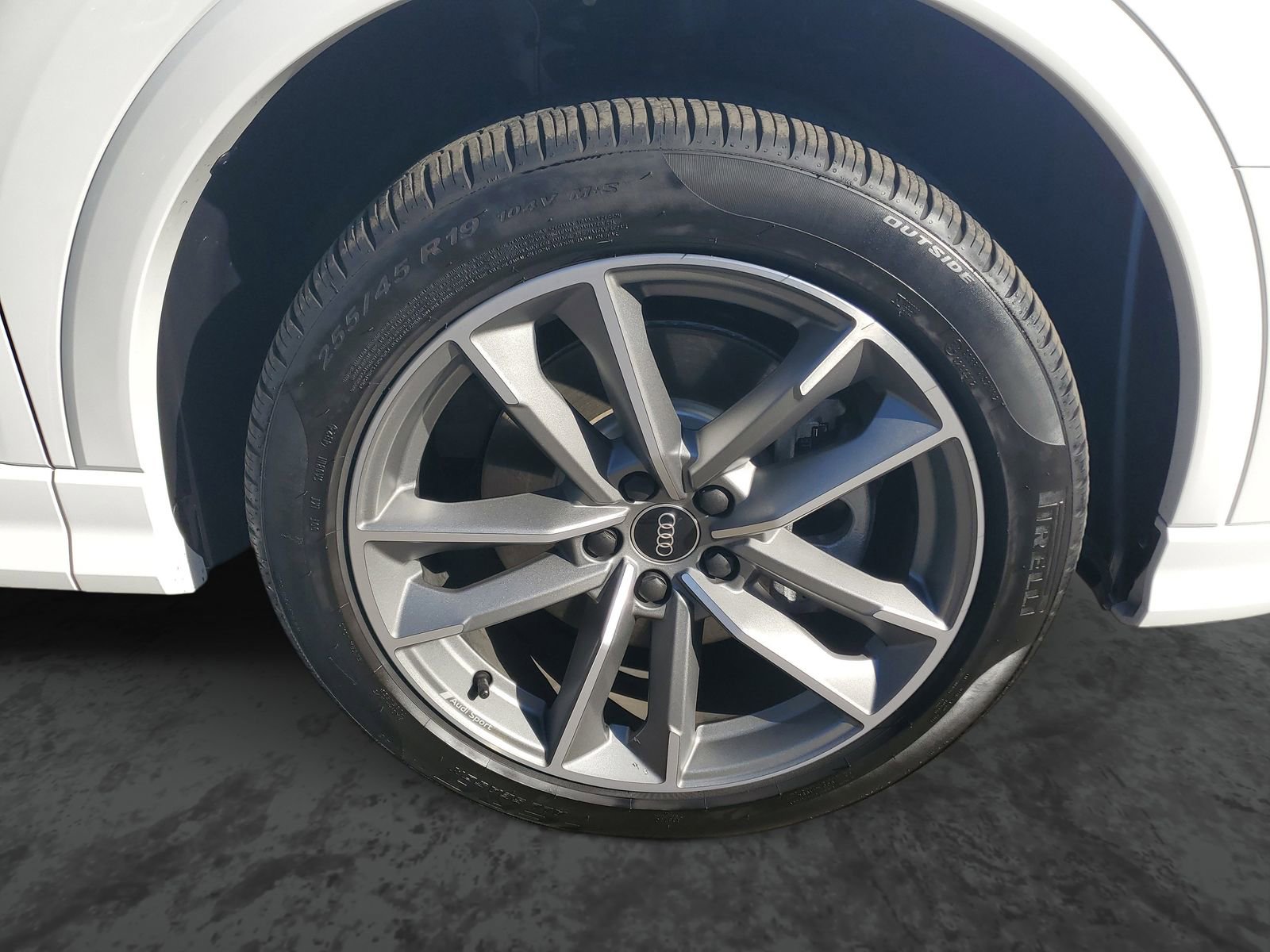 Used 2025 Audi Q3 2.0T Premium w/ Black Optic Sport Package image 4