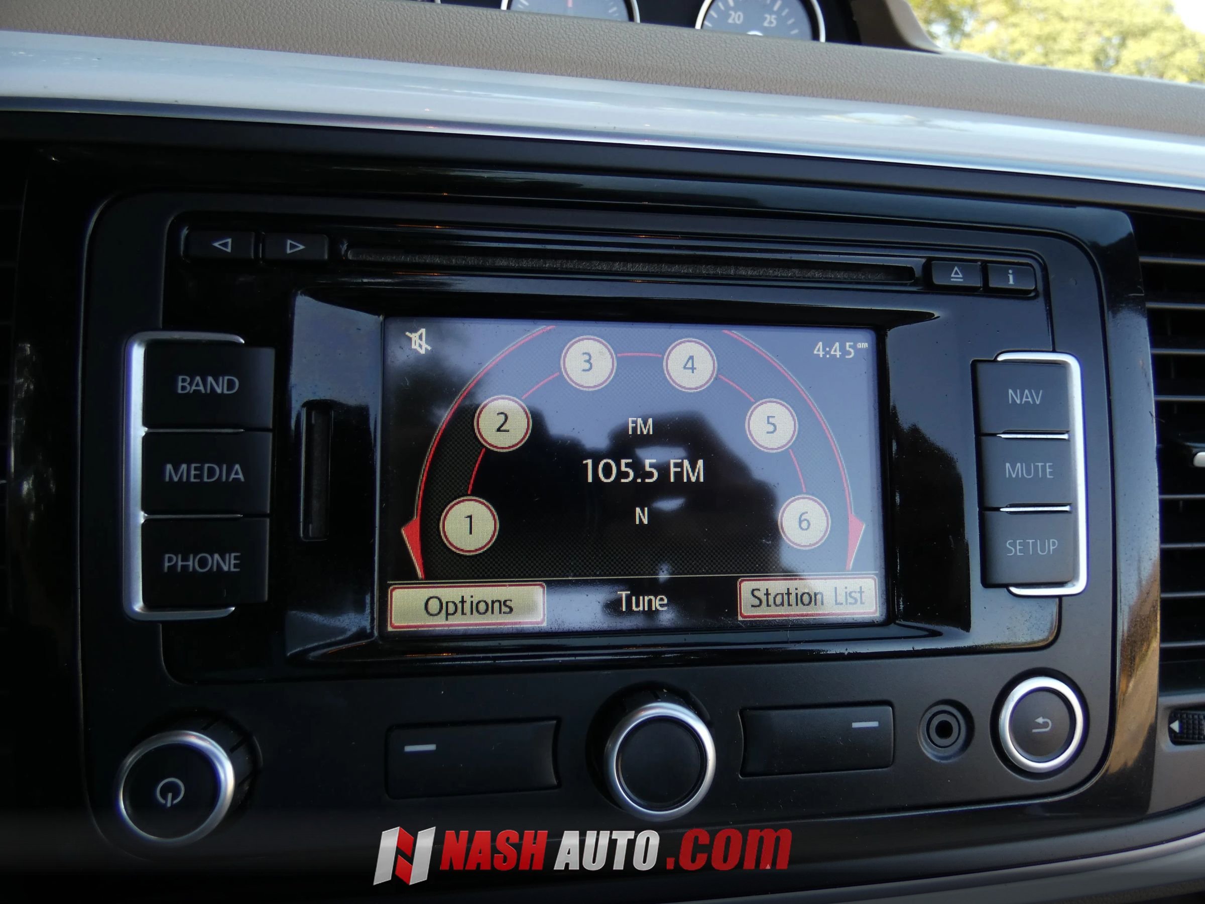 Used 2014 Volkswagen Beetle TDI FWD image 49