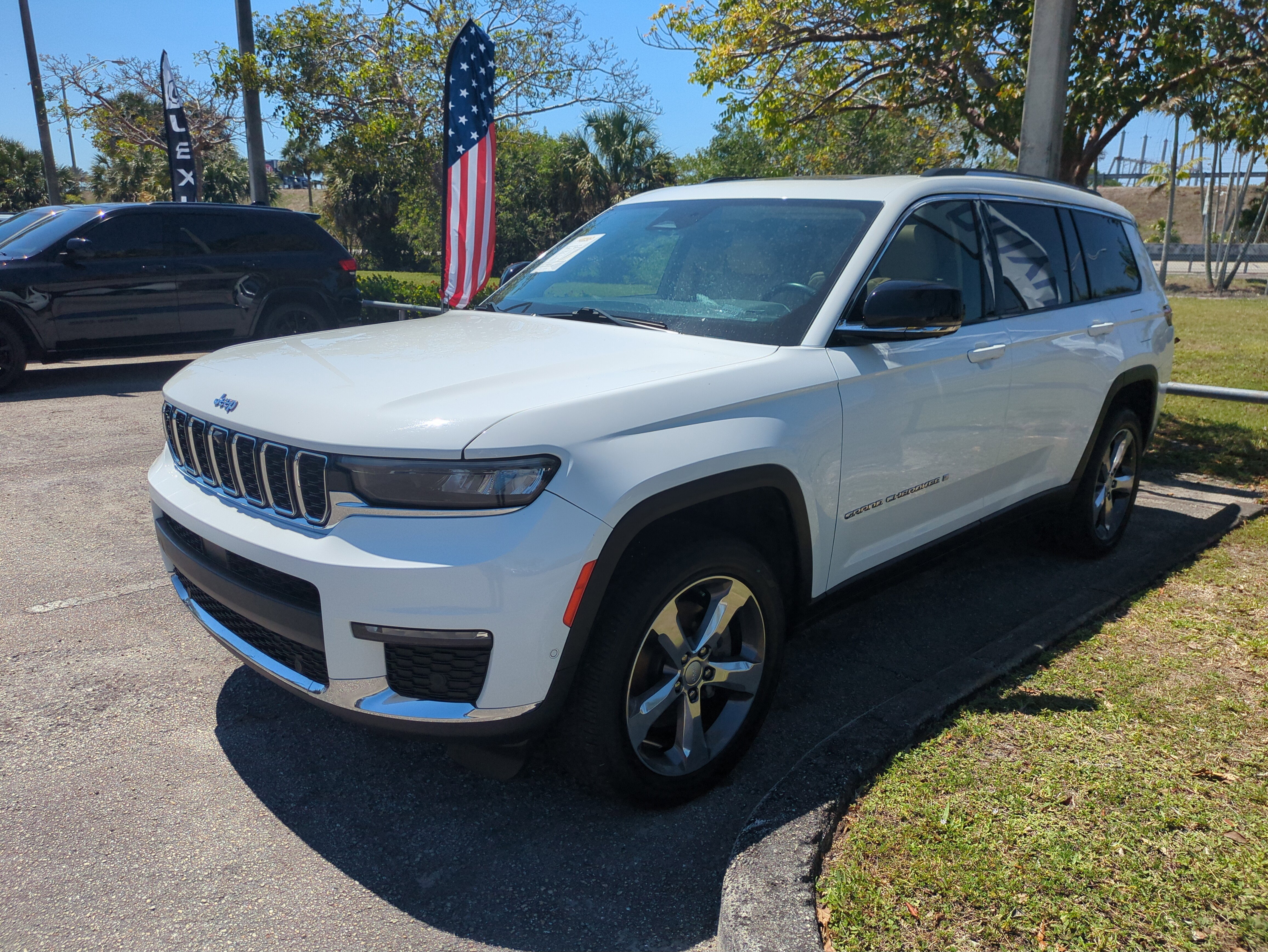 Certified 2021 Jeep Grand Cherokee L Limited w/ Luxury Tech Group II image 9
