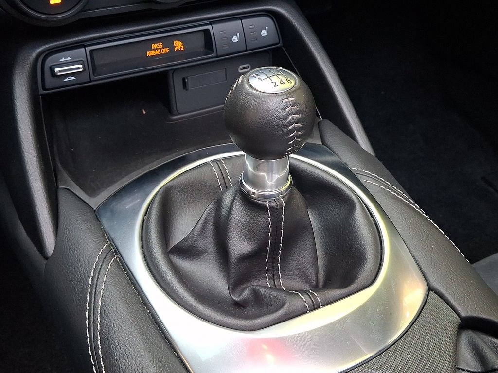 Used 2024 MAZDA MX-5 Miata RF Club RWD image 13