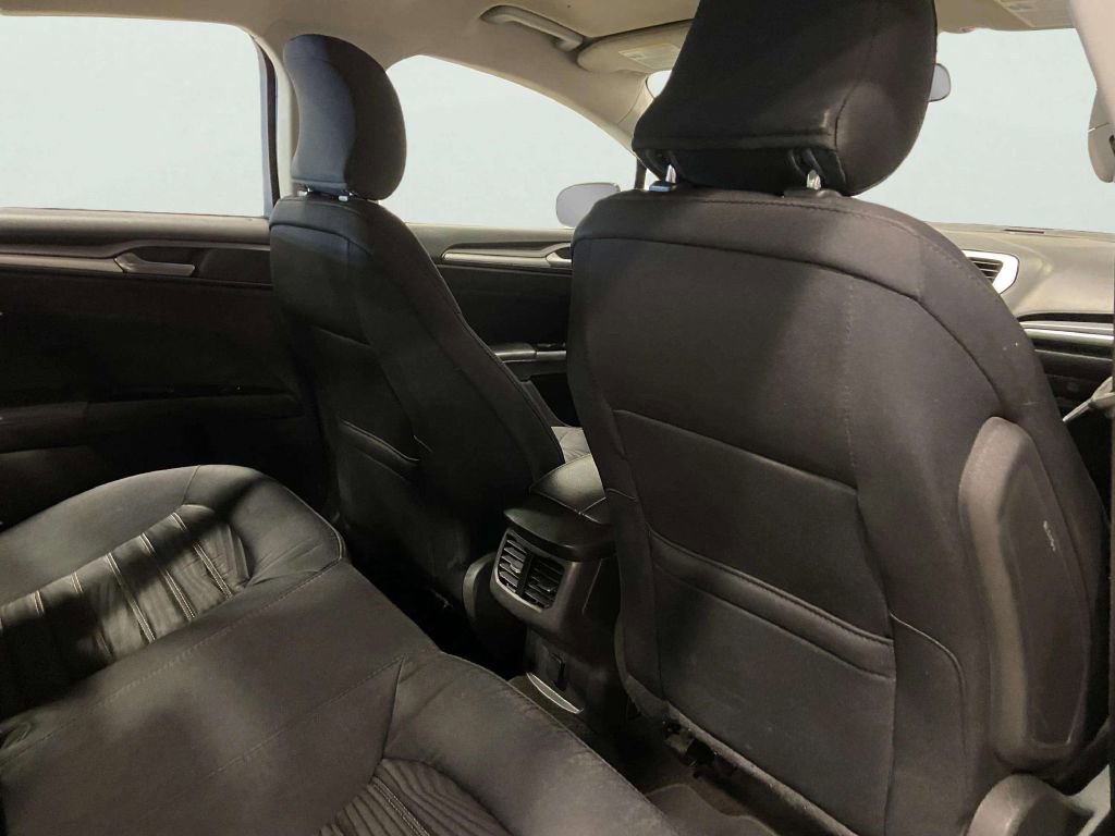 Used 2016 Ford Fusion SE image 24