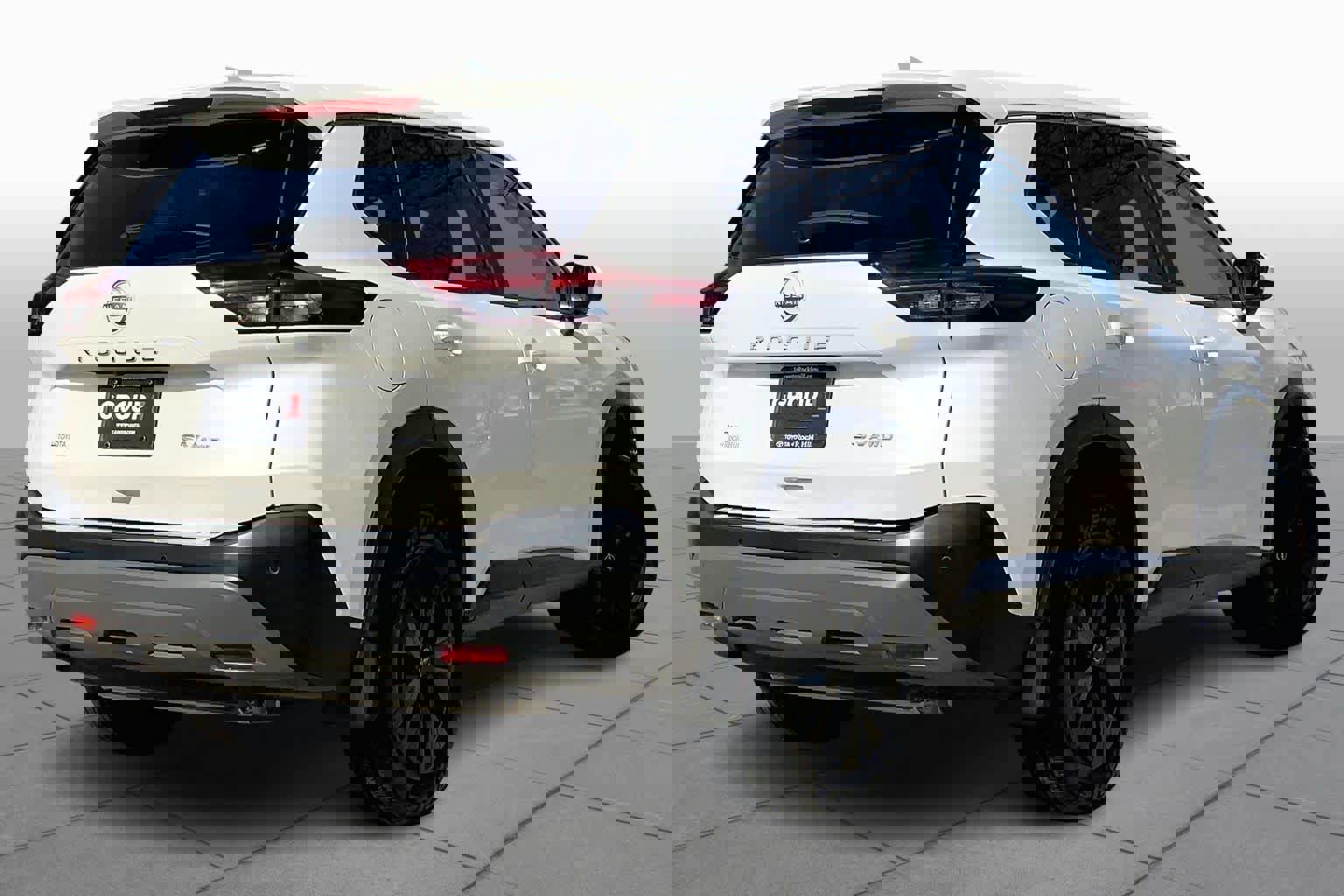 Used 2023 Nissan Rogue SV image 13