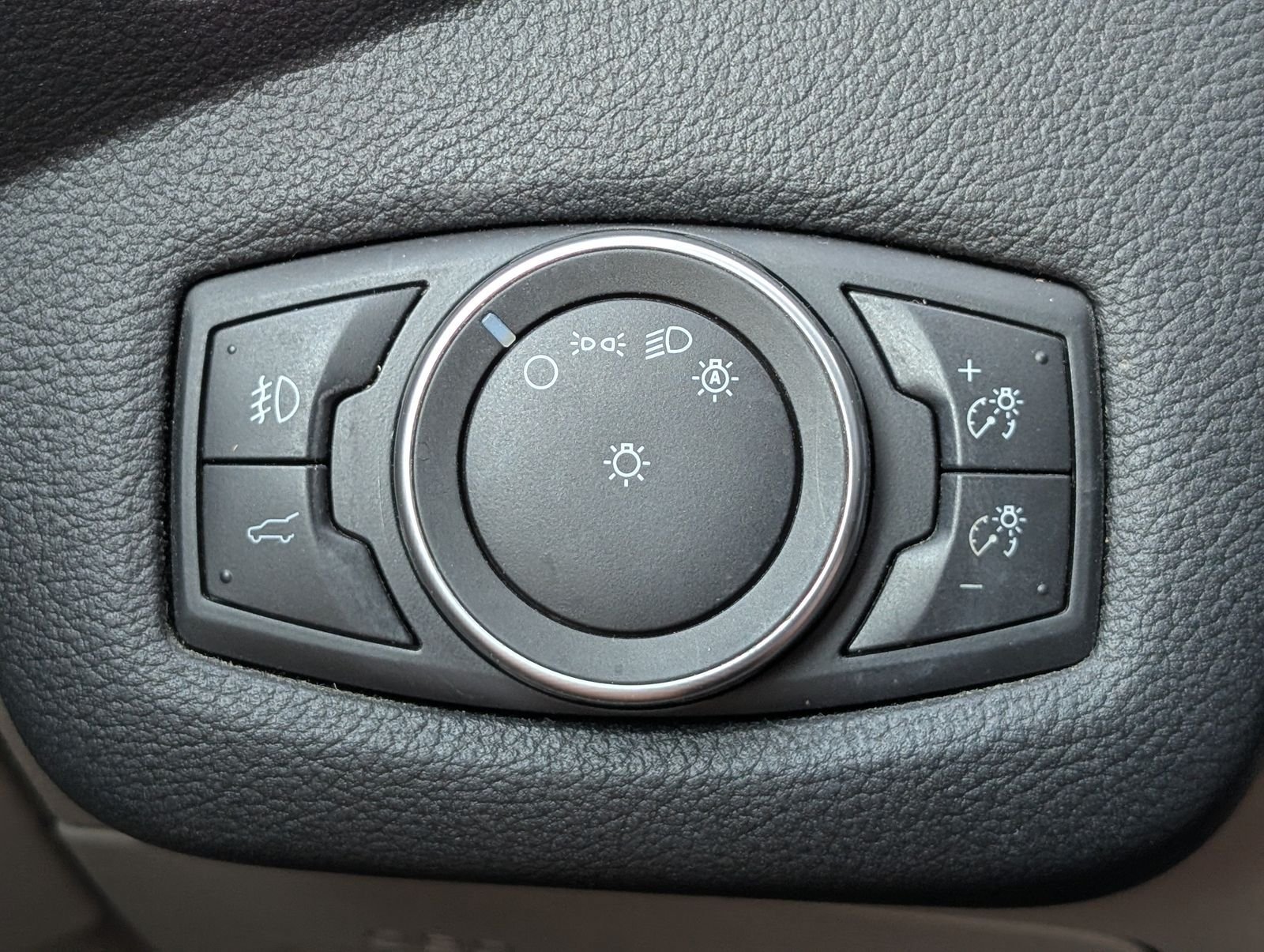 Used 2019 Ford Escape SE FWD image 21